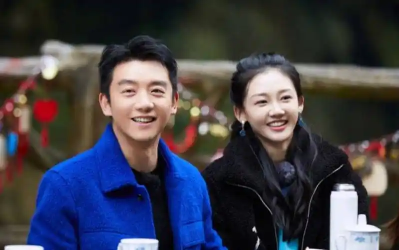 郑恺泪目回忆与苗苗甜蜜旅程,真夫妻情深引网友共鸣