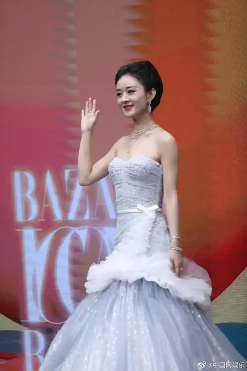 赵丽颖星点莹白缀薄纱裙##赵丽颖露背##时尚芭莎年度派对