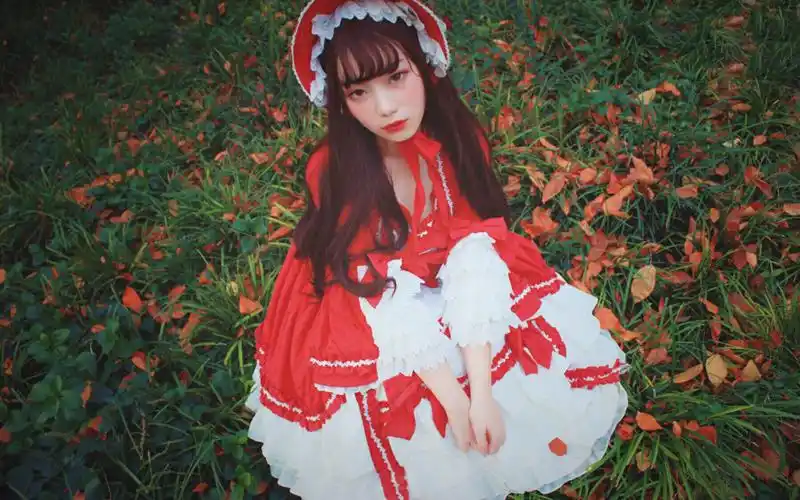 红衣美女复古宫廷风写真图片电脑壁纸