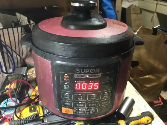 拆修苏泊尔电压力锅e0故障