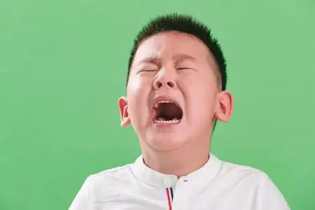 娃哭的图片图片-娃哭的图片素材-娃哭的图片插画-摄图新视界