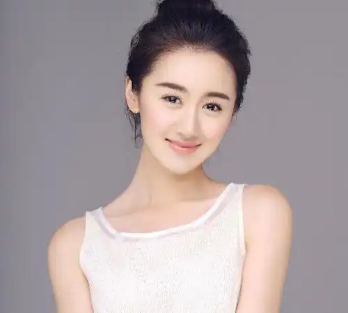 将夜2里的书痴莫山山在戏外还有一个更美的名字袁冰妍