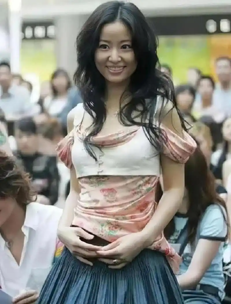 和现在相比,林心如当时的造型真的是有点土气.