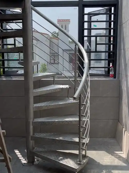 楼顶不锈钢楼梯