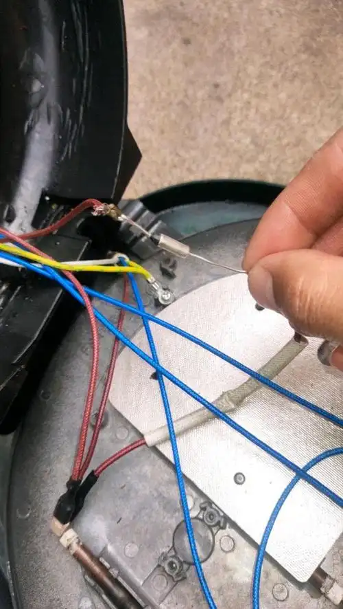 电饼铛突然就坏了,拆开换个零件就好了