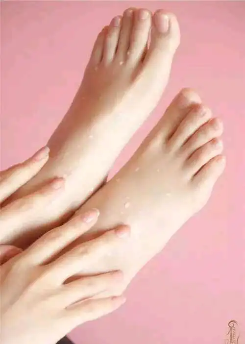美脚需要经常护理!脚是人的第二个心脏哦,好看的脚才是真的美!