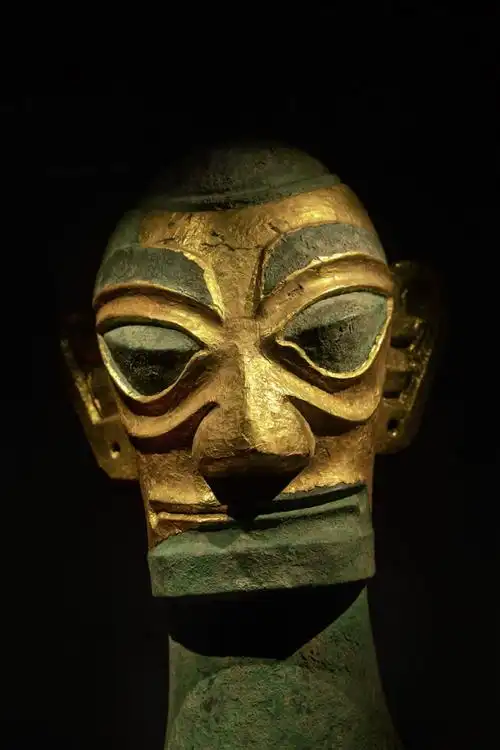 三星堆青铜人像