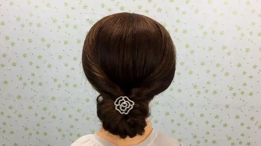 中年妇女如何扎头发?