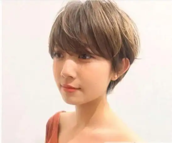 女生露耳短发发型图片大全