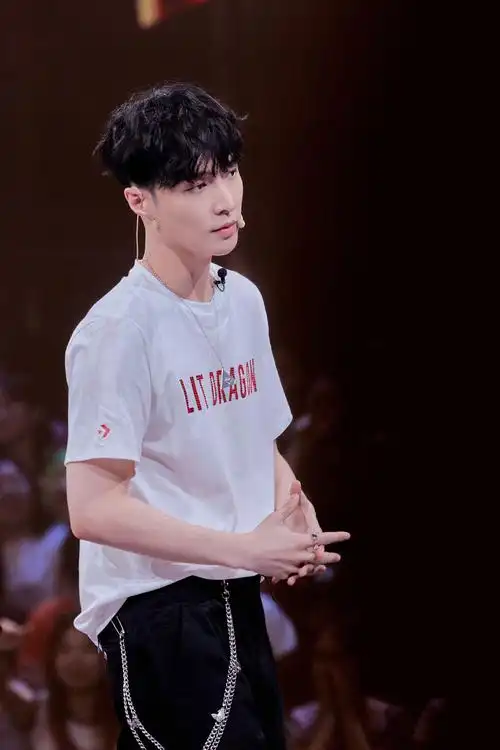 张艺兴这就是街舞3莲花水舞台惊艳上线