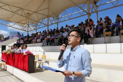 昭通市实验中学隆重举行高三年级毕业典礼暨高考壮行仪式