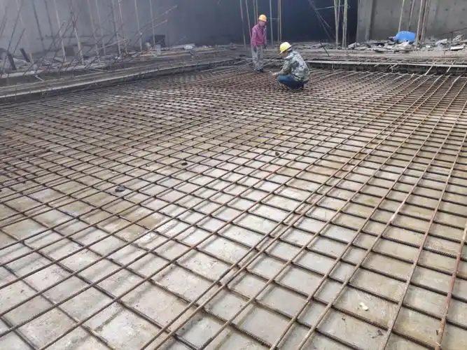 d18车库绑扎筏板底筋.