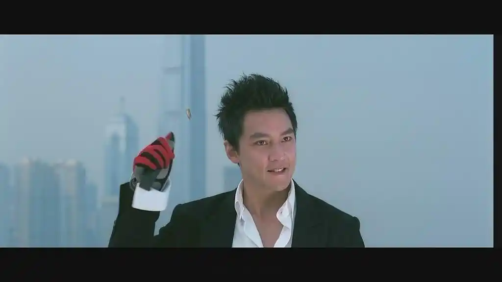 男星黑色西装杀那必须得有《新警察故事》的阿祖啊.