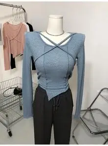 斩男神qi～ 交叉带不规则下摆长袖t恤修身短款打底衫上衣2022春