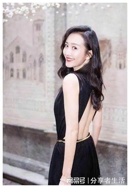 王鸥戏水照遭全网传看她素颜下真实肌肤难怪直男那么爱他