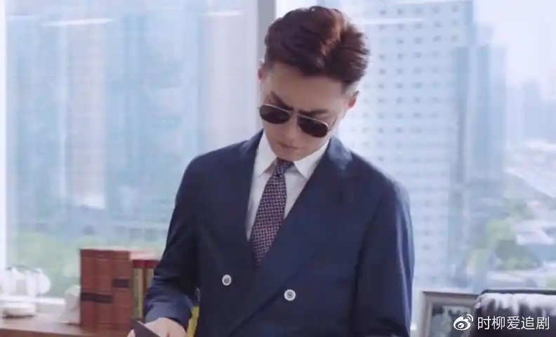 靳东谍战大剧来袭,首发预告信息量巨大,王志文黑化眼神成大惊喜