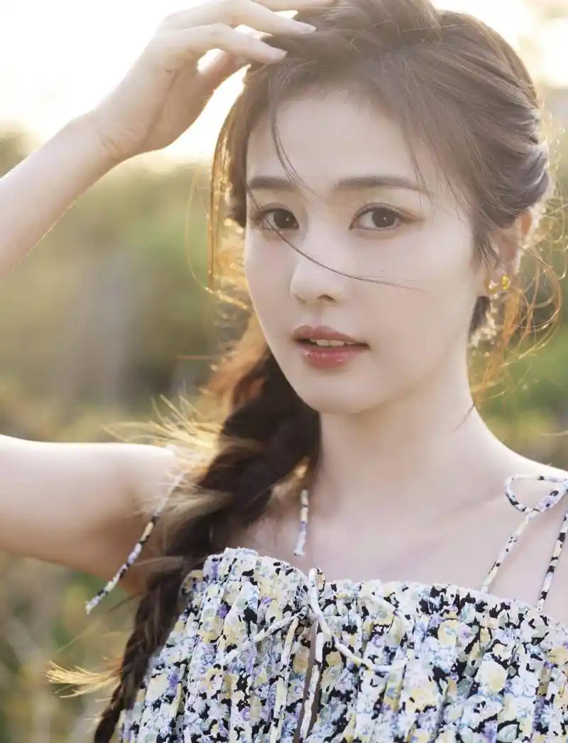 女明星白鹿写真姣美靓丽眉清目秀