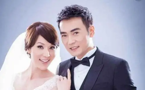 焦恩俊也老了,头发稀疏胖了20斤,与妻子各玩各的互不干涉