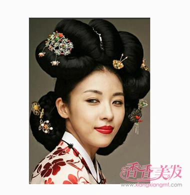 韩国古代发型前面的辫子怎么织 编小辫子韩版新发型
