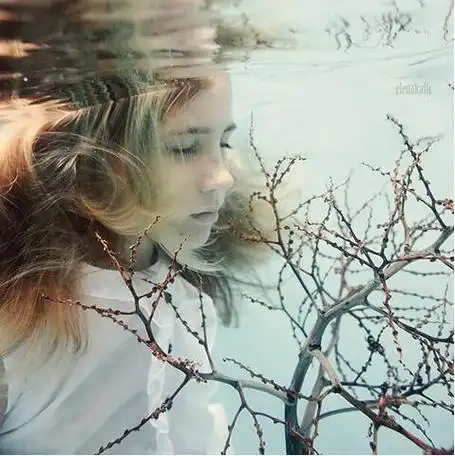 女生头像闺蜜头像情侣头像欧美头像唯美水下小清新