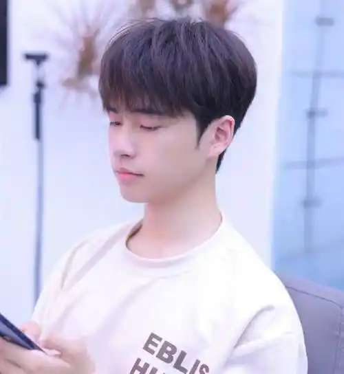 最火的摩根碎盖发型,细软发质发量少的救星,让你少年感十足