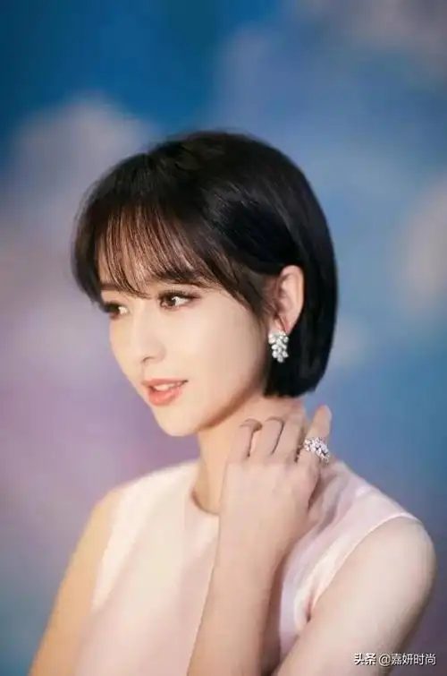 方脸,脖子短并且肩宽适合什么发型? - 石塘网