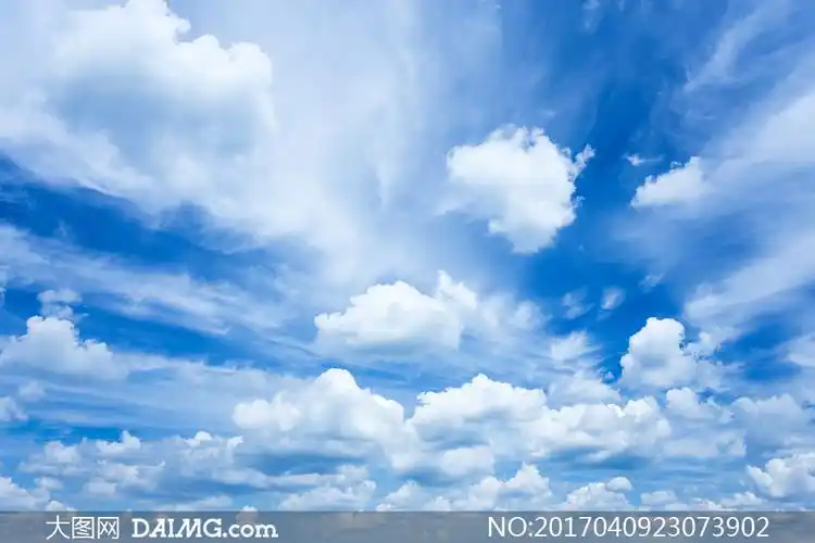 天空中变幻莫测的云朵摄影高清图片