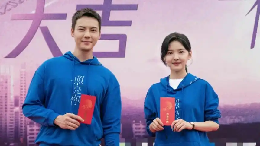 陈伟霆章若楠《照亮你》拥抱戏份路透曝光节目简介芒果捞星闻 2021