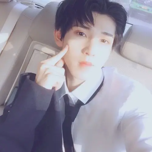 2018年11月19日 13:00   关注   野洵 净男 白衬衫 白衬衫 男头 净男