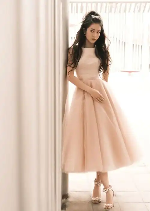 张雪迎好有少女范流苏短裙秀美腿笑容甜显元气