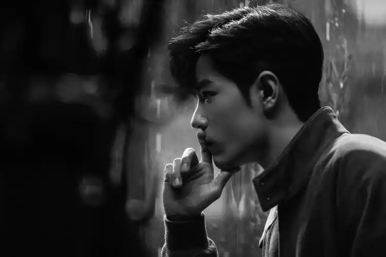 肖战黑白氛围感写真
