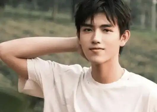 蔡徐坤睡粉打胎的瓜?陈飞宇和狗仔圈的料?袁弘张歆艺翻车?