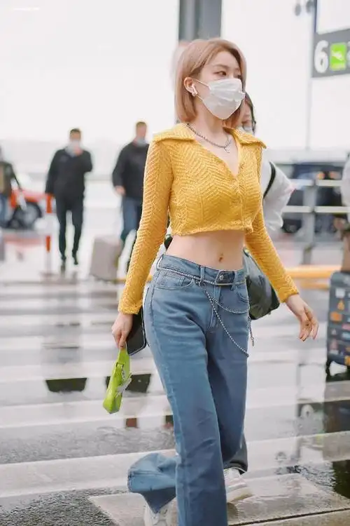 三年没吃过饼干?喻言这个腹肌马甲线,自律程度太绝了!