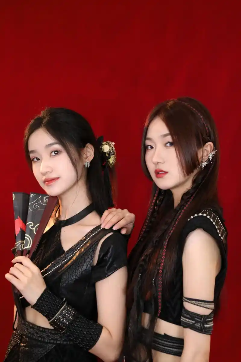 sing女团#  是谁想看宗老师和娇娇的红底"结婚照"?团团来安排了![心]