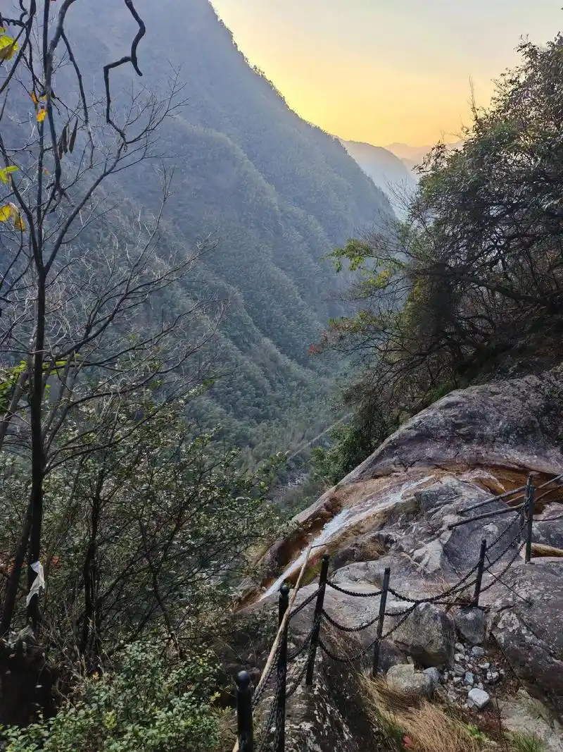 江南第一瀑"云谷飞瀑" 宜春市温汤明月山景色 - 抖音