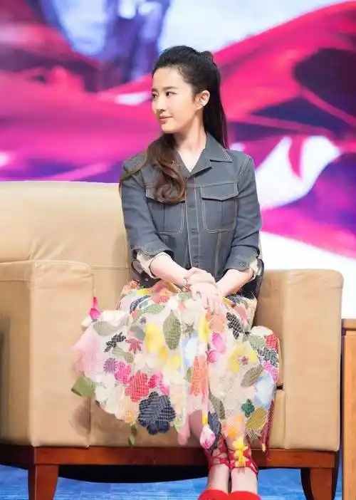 原创刘亦菲真是倾世容颜穿斜肩礼服精致秀气甜美动人又高级