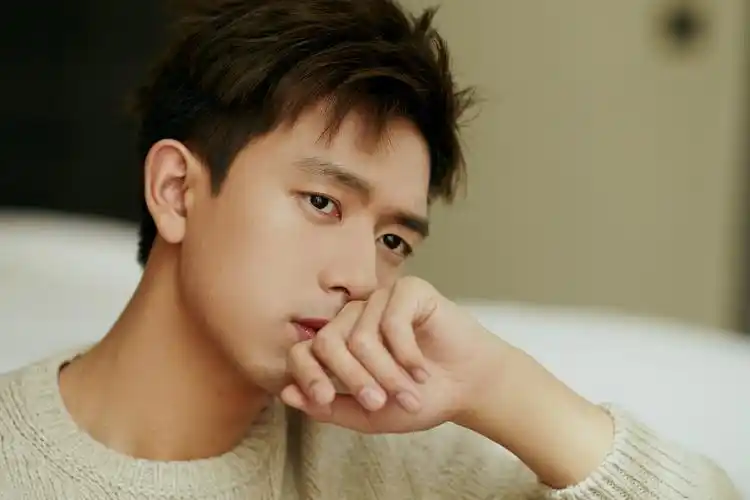 电脑壁纸 明星 大陆明星 年度人气演员李现