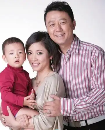 郭涛夫妇现身民政局疑离婚 盘点难逃七年之痒明星情侣