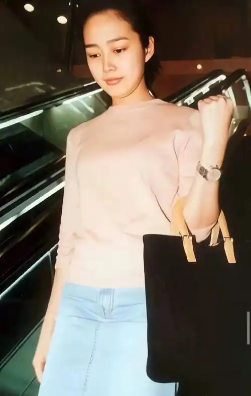 刘德华老婆朱丽倩长得像黎姿,他为刘德华付出了太多,也值得_美女_成龙