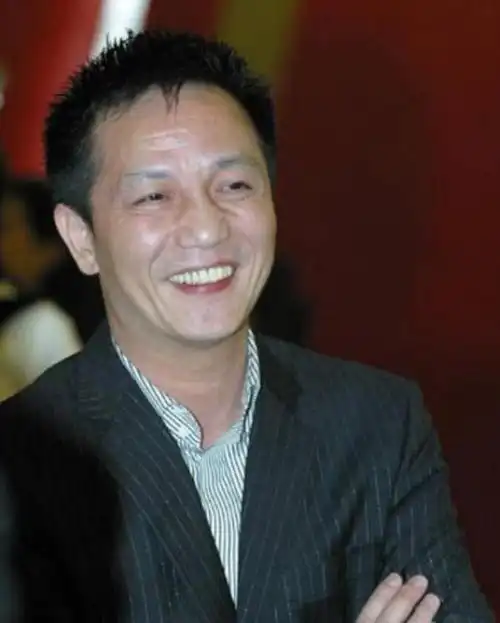 周正毅有多狂妄入狱16年躺赚30亿一场生日宴折了6名主持人