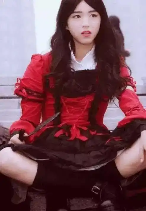 刘昊然女装扮相撞脸杨幂,说好的"钢铁直男"呢?