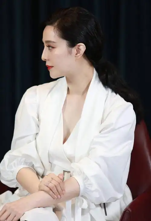 范冰冰出席活动近照,看来范爷也是真的老了