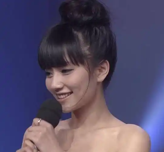 曾输给郁可唯的刘惜君,因八卦失声3年,今靠《大风吹》再次翻红_实力