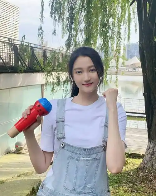 群星:助力高考季,迪丽热巴贾乃亮等20位艺人集体力挺全国高三生_祝福