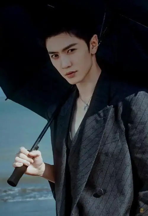 陈哲远寸头好利落##陈哲远栗子头配正装