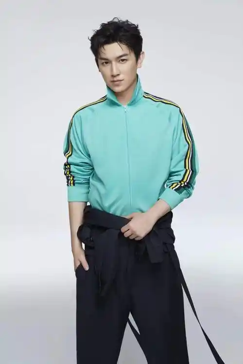 杨旭文运动写真释出 寒冷冬日里的青春朝气__凤凰网