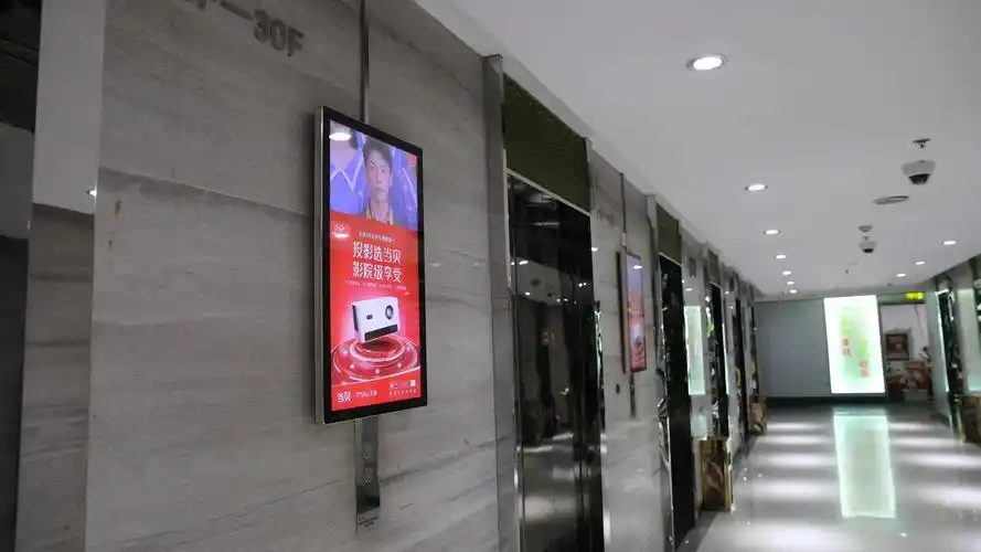 社会在发展人类在进步,目前电梯广告已经从广告版,升级为led显示屏,再