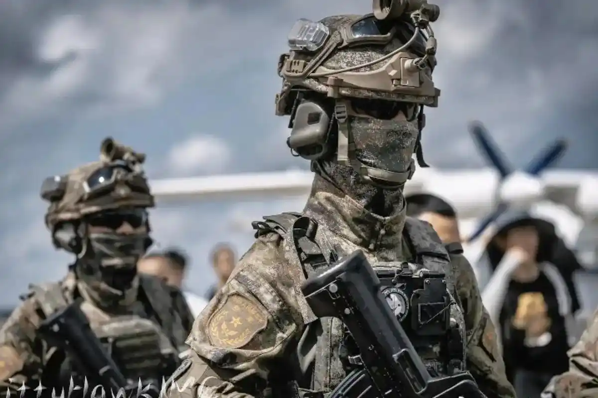 来自中国人民解放军的压迫感,中华人民共和国的新迷彩服21式迷 - 抖音