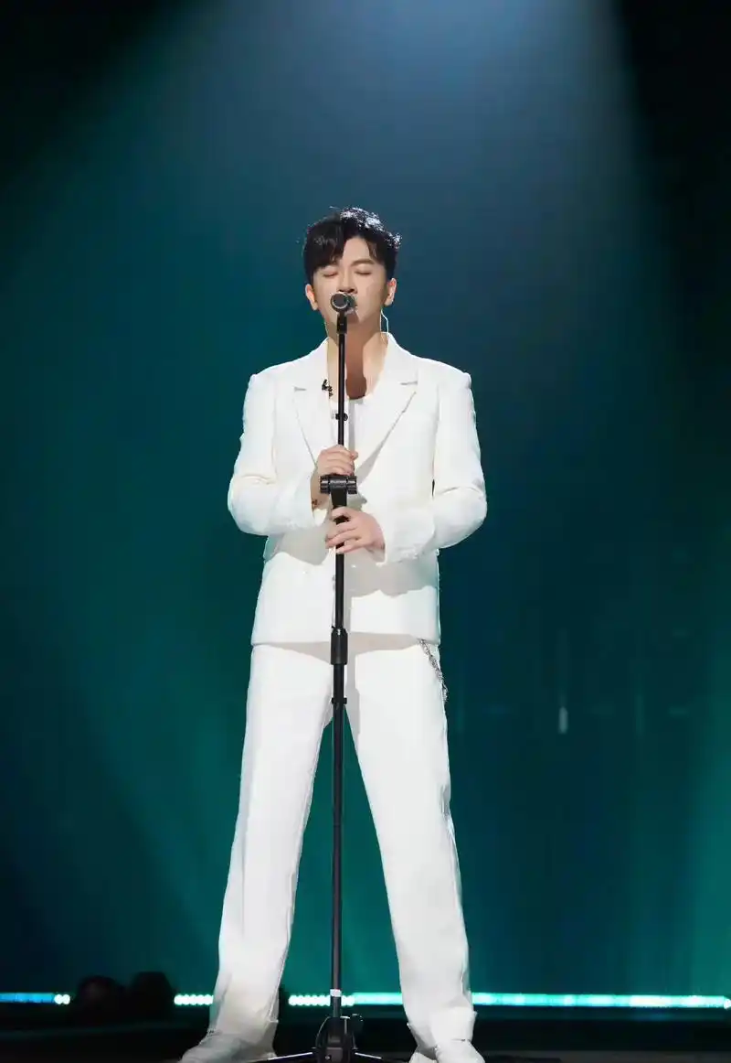 披荆斩棘中的苏有朋造型.#图文伙伴计划 #披荆斩棘的哥哥 # - 抖音