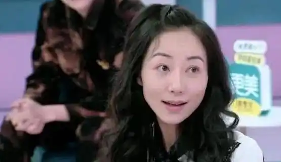 原创韩雪再现教科书级炫富晒名牌晒豪车的算得了什么